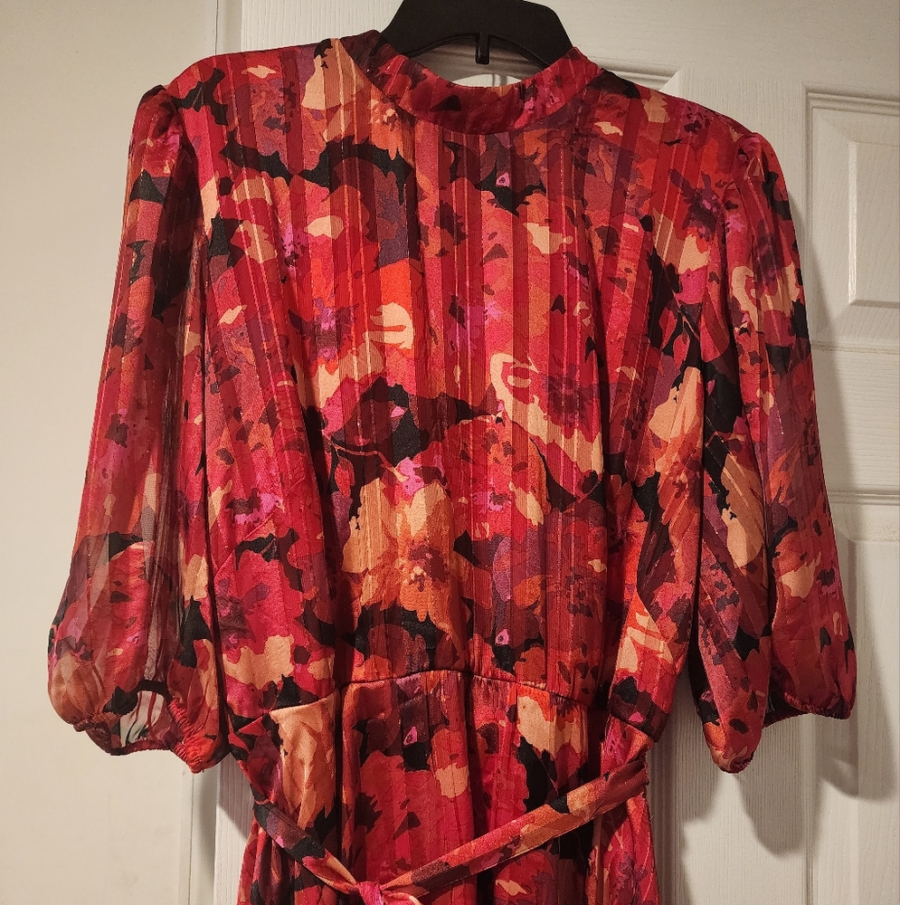 Red Floral Dress, High Low Hem, Zip And Buttons On The Back, Size 16 Lanebryant